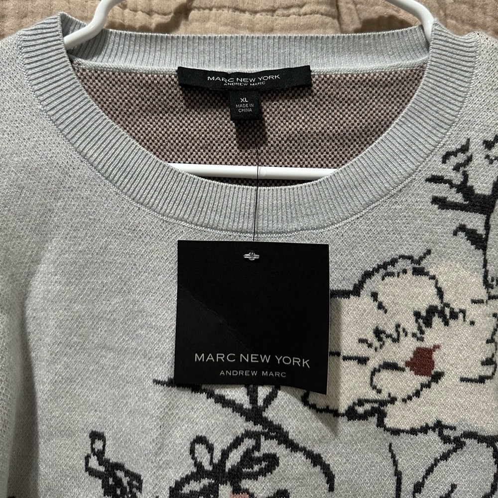 Marc New York Women's Gray Crewneck Sweater with Floral Design